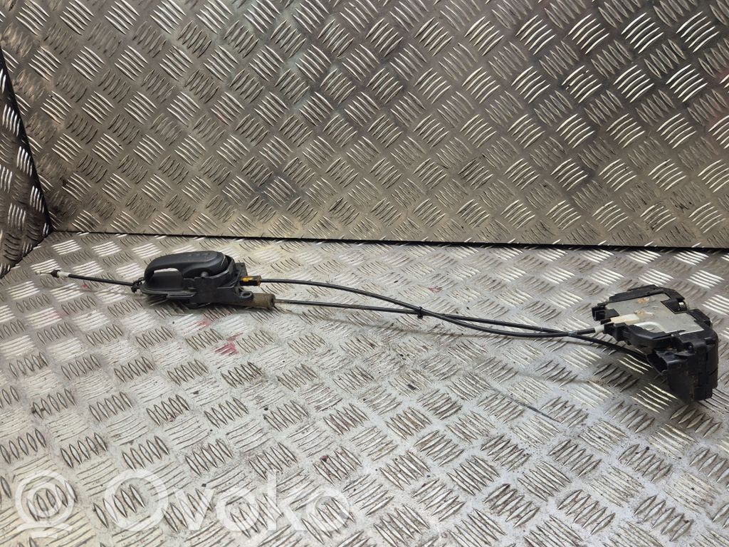 Nissan Note (E11) Priekšpusē slēdzene 