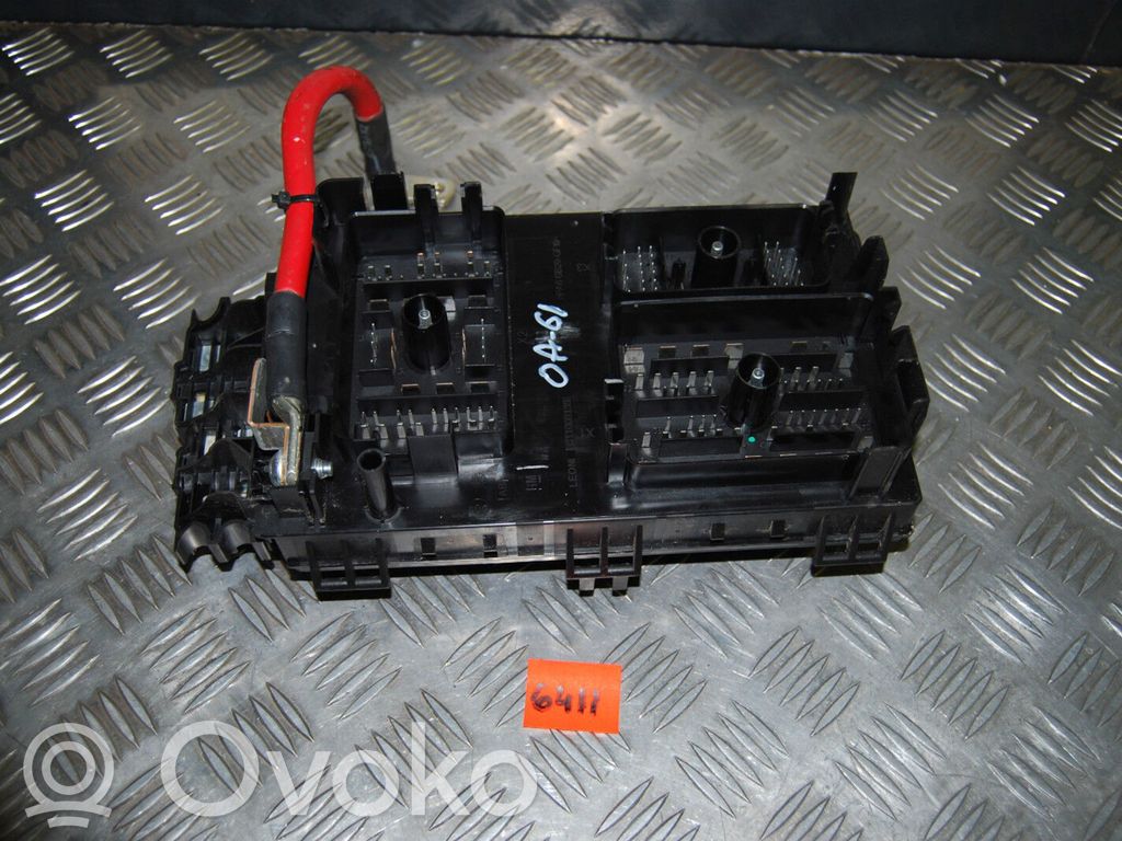 Opel Astra J Fuse module 