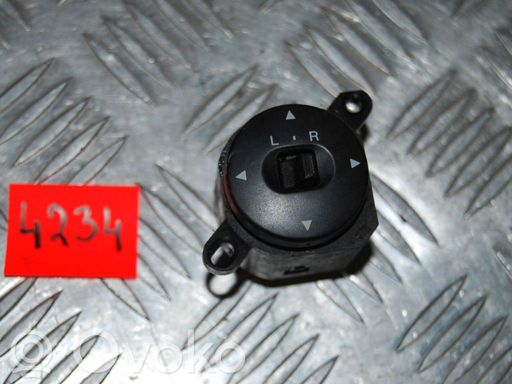 Wing mirror switch