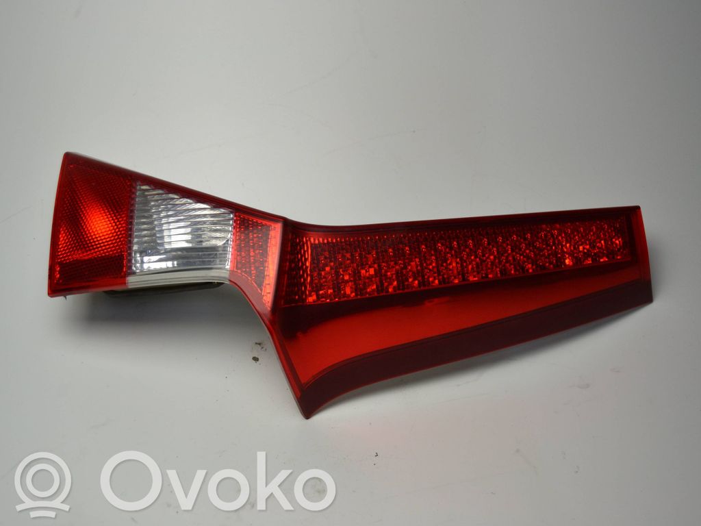 Volvo V70 Lampy tylnej klapy bagażnika 