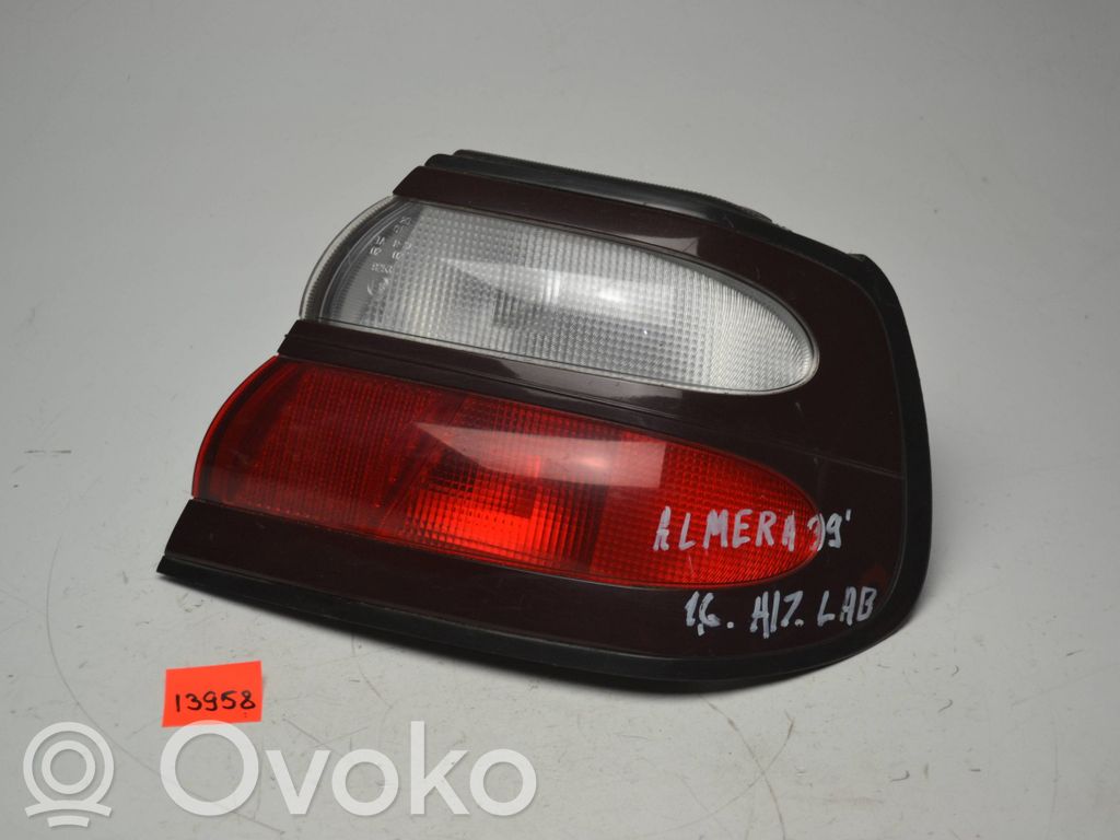 Nissan Almera Aizmugurējais lukturis virsbūvē 