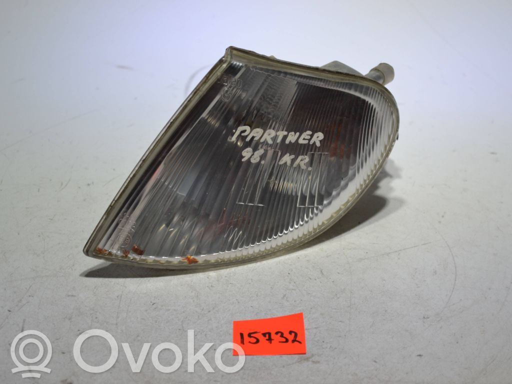 Peugeot Partner Front indicator light 