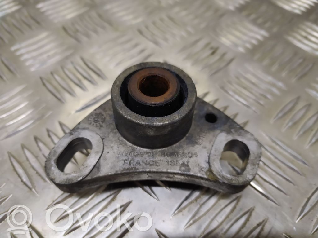 Volvo XC90 Engine mount bracket 