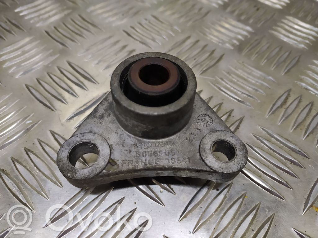Volvo XC90 Engine mount bracket 