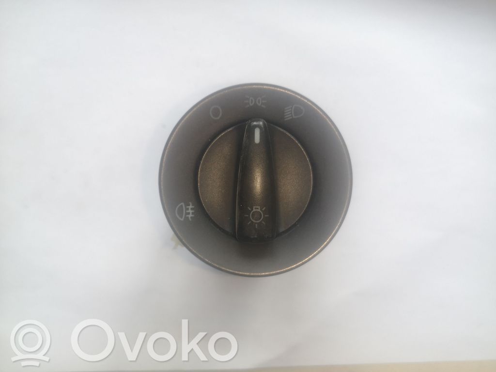 Skoda Fabia Mk2 (5J) Light switch 