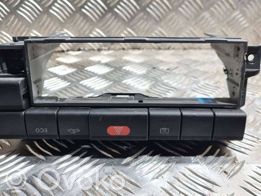 Opel Vectra B Radio/GPS head unit trim 