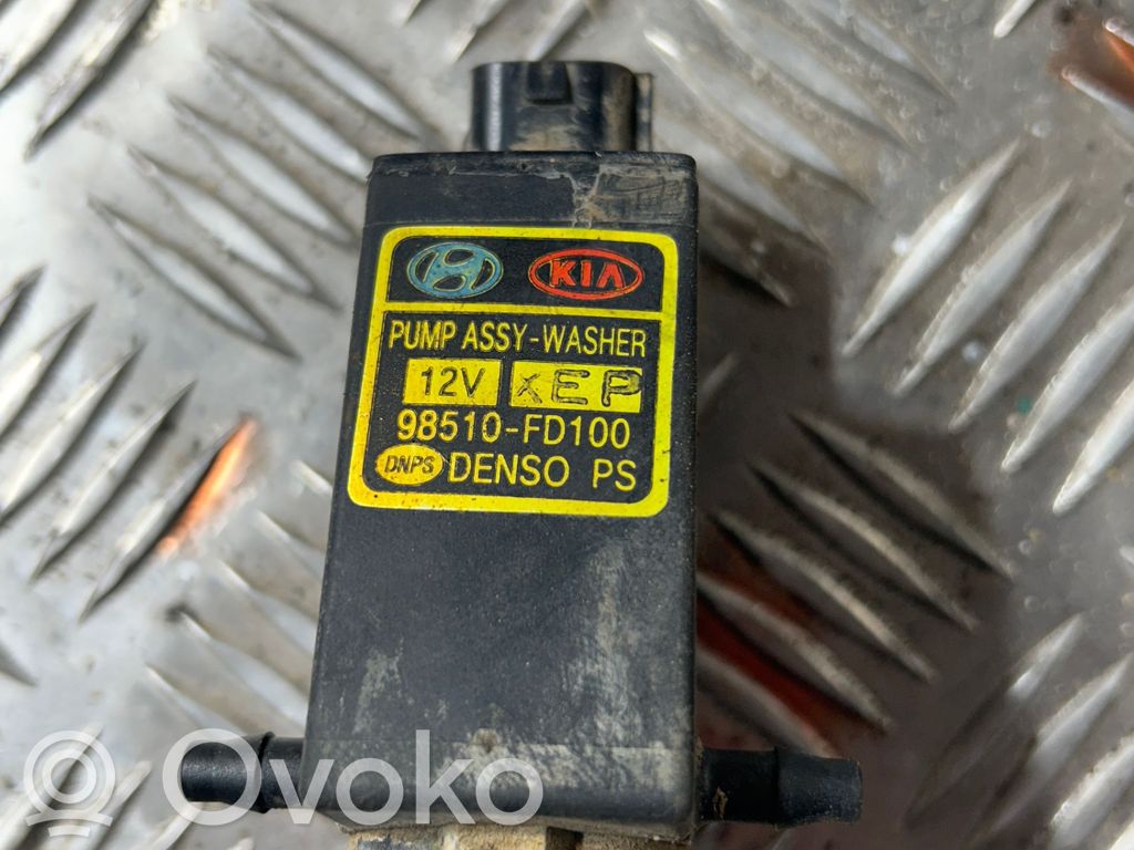 KIA Sorento Windscreen/windshield washer pump 