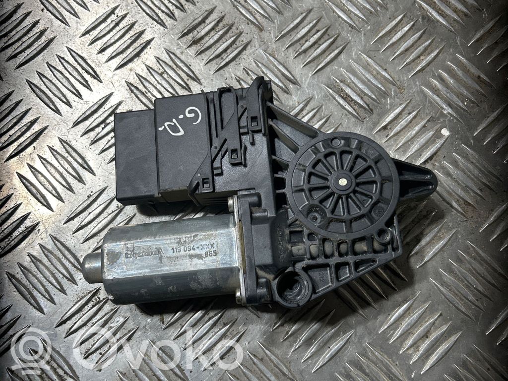 Volkswagen PASSAT B5 Silniczek podnoszenia szyby drzwi tylnych 