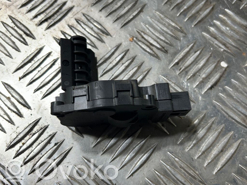BMW 1 E81 E87 Oro sklendės varikliukas 