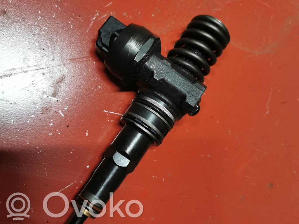Inyector de combustible   038130023AK
