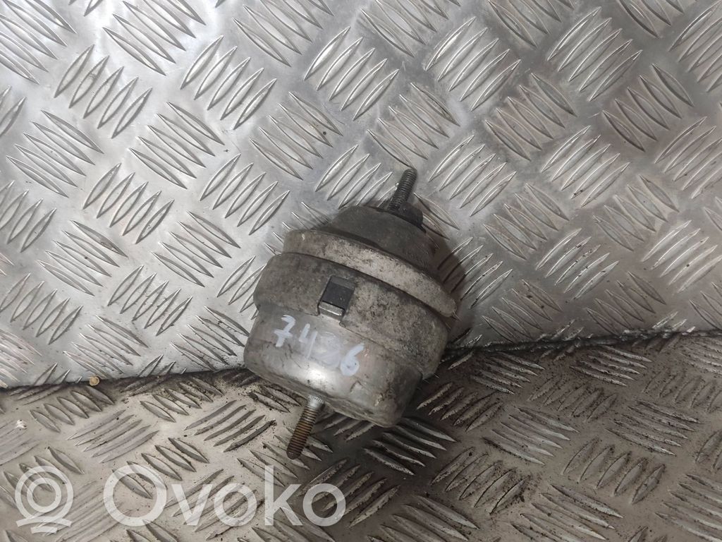 Engine mount bracket