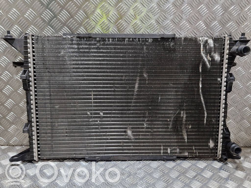 Audi A4 S4 B8 8K Coolant radiator 