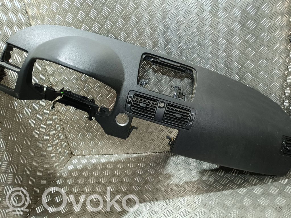 Volvo V50 Panelė 
