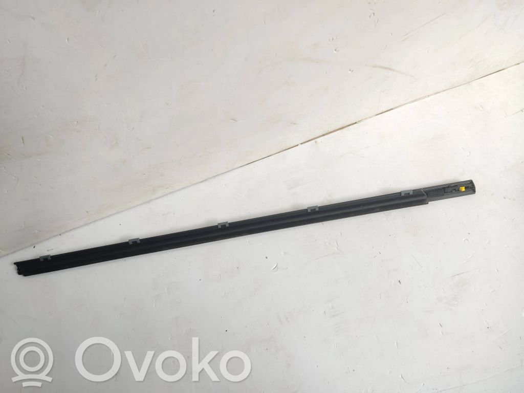 Rubber seal front coupe door window