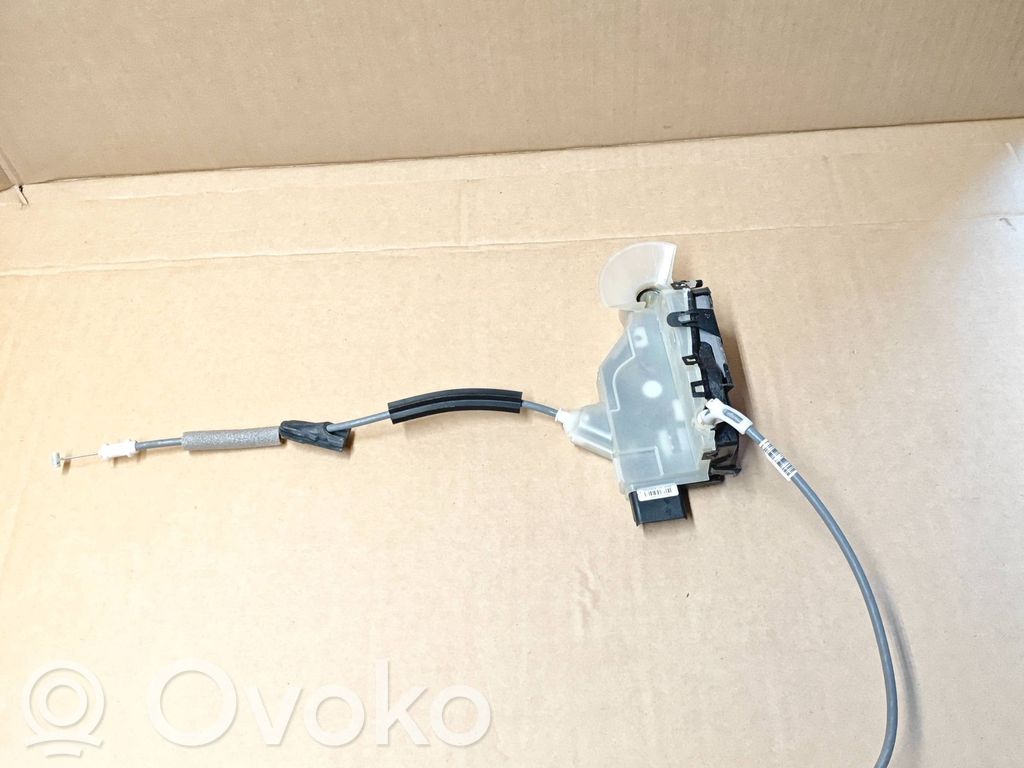 Opel Corsa F Priekšpusē slēdzene 