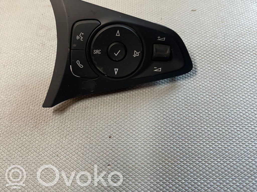 Opel Corsa F Boutons / interrupteurs volant 