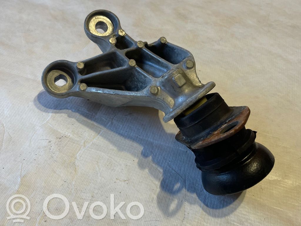 Renault Zoe Engine mount bracket 