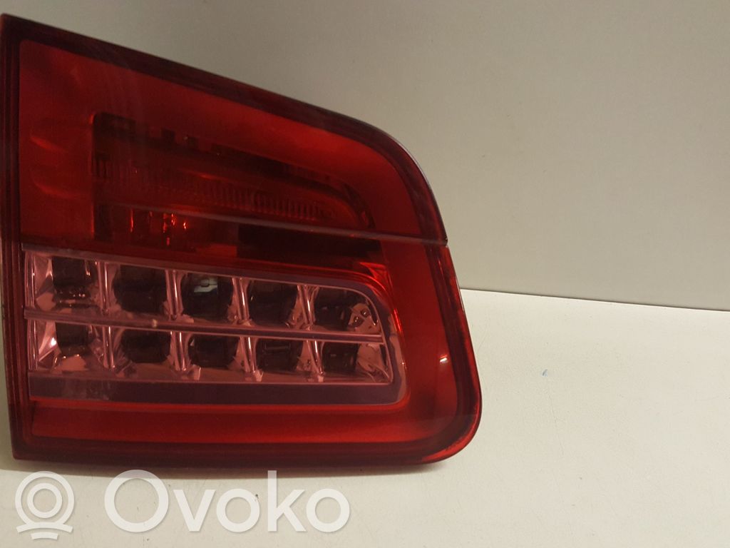 Tailgate rear/tail lights