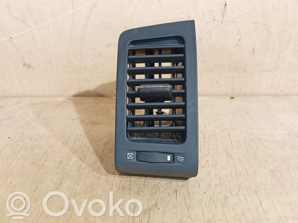 Toyota Corolla Verso E121 Griglia di ventilazione centrale cruscotto 