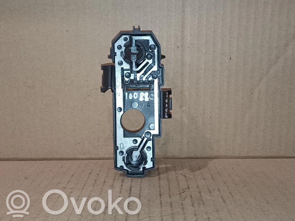 Peugeot 406 Aizmugures spuldzes vāka turētājs 
