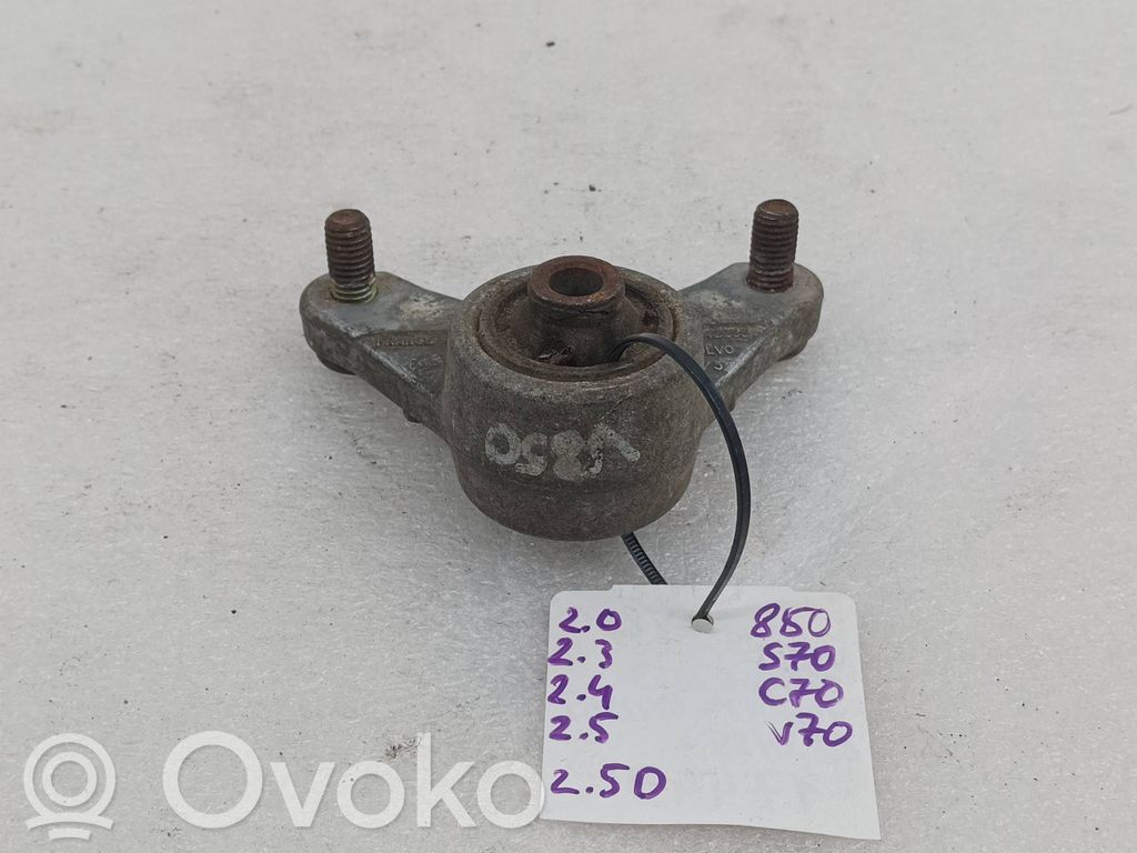 Volvo 850 Engine mount bracket 