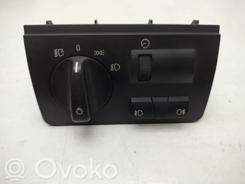 Light switch   6909775,121167,037045061