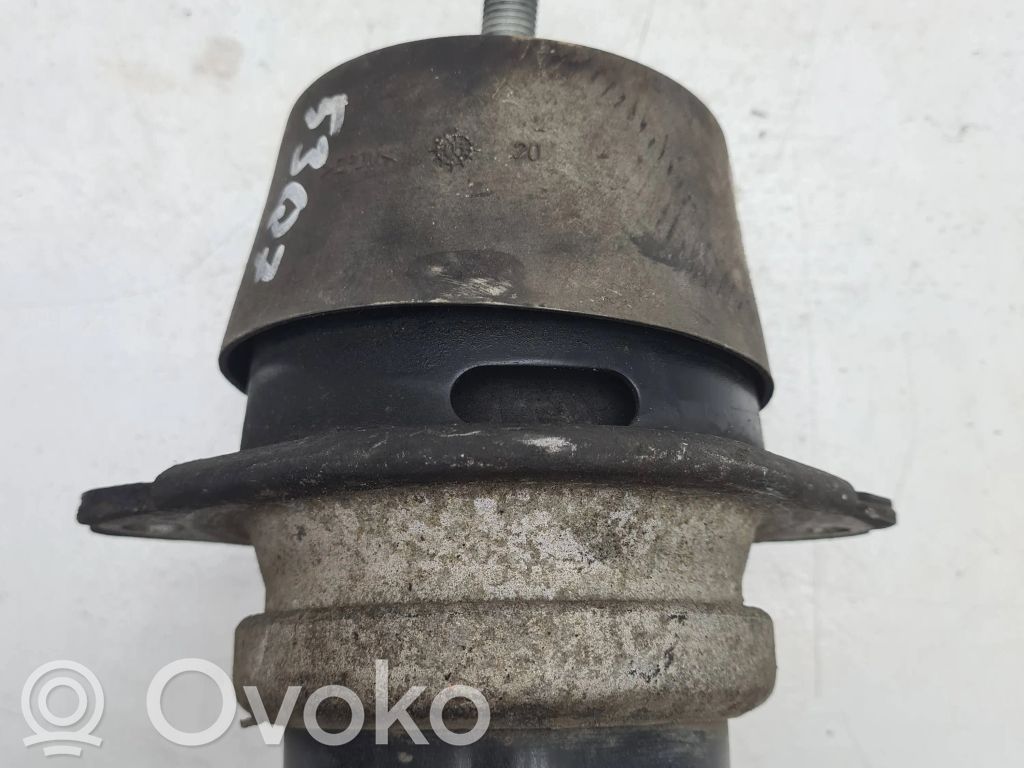 Engine mount bracket   7L8199131,8052006