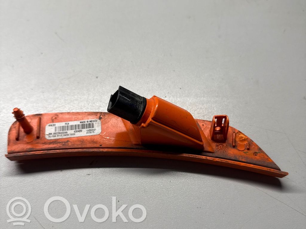 Chrysler Pacifica Front reflector 