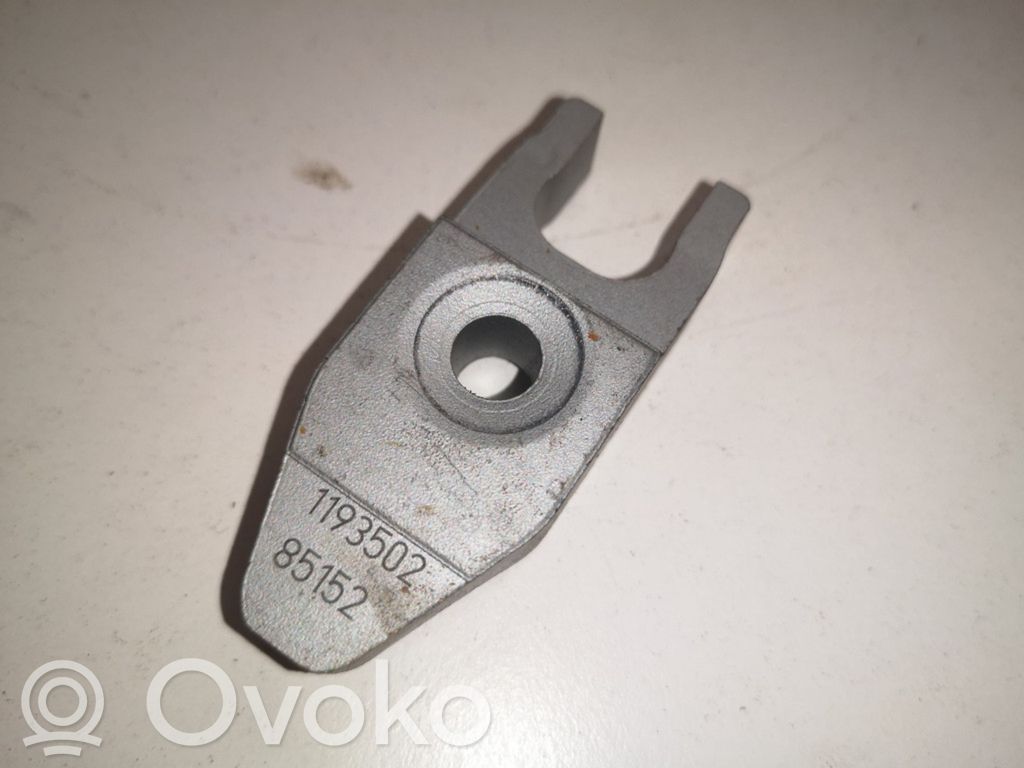Opel Insignia B Uchwyt / Mocowania wtryskiwacza 