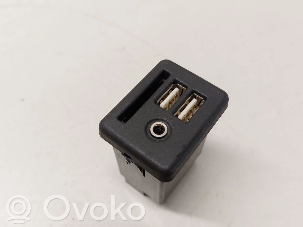 Opel Insignia A USB socket connector 