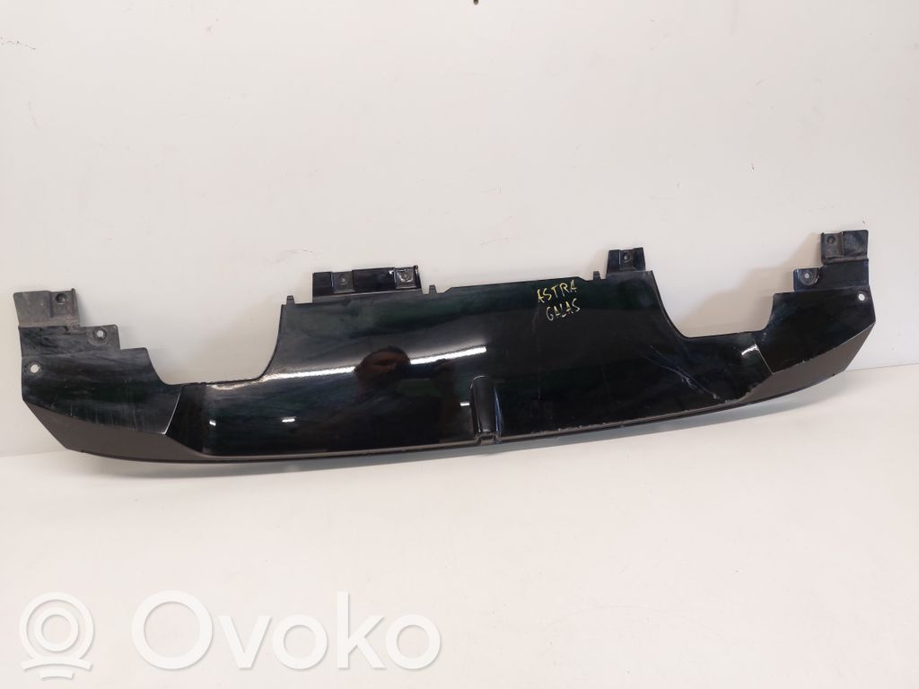 Opel Astra L Moldura inferior del parachoques trasero 