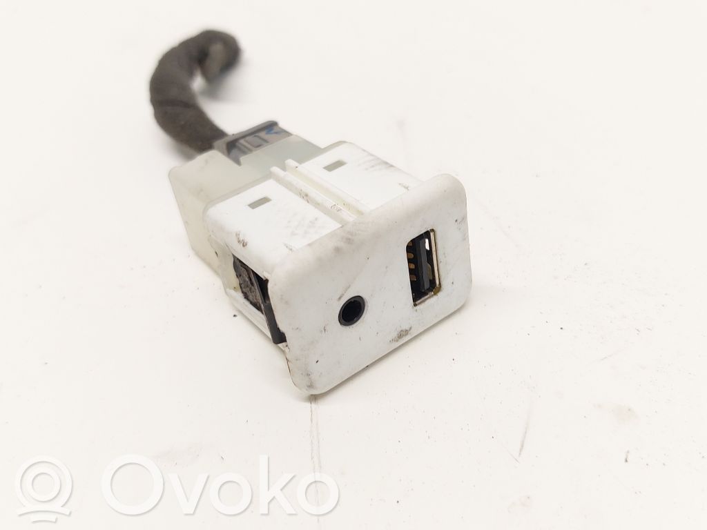 Opel Antara USB socket connector 