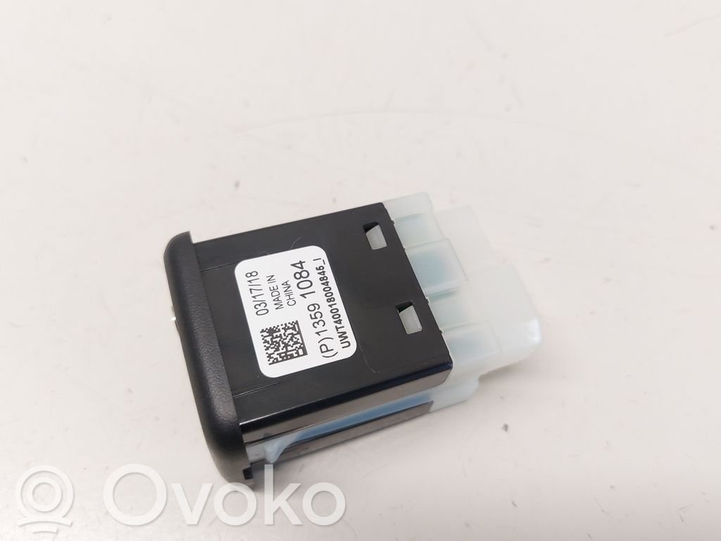 Opel Mokka X USB-pistokeliitin 