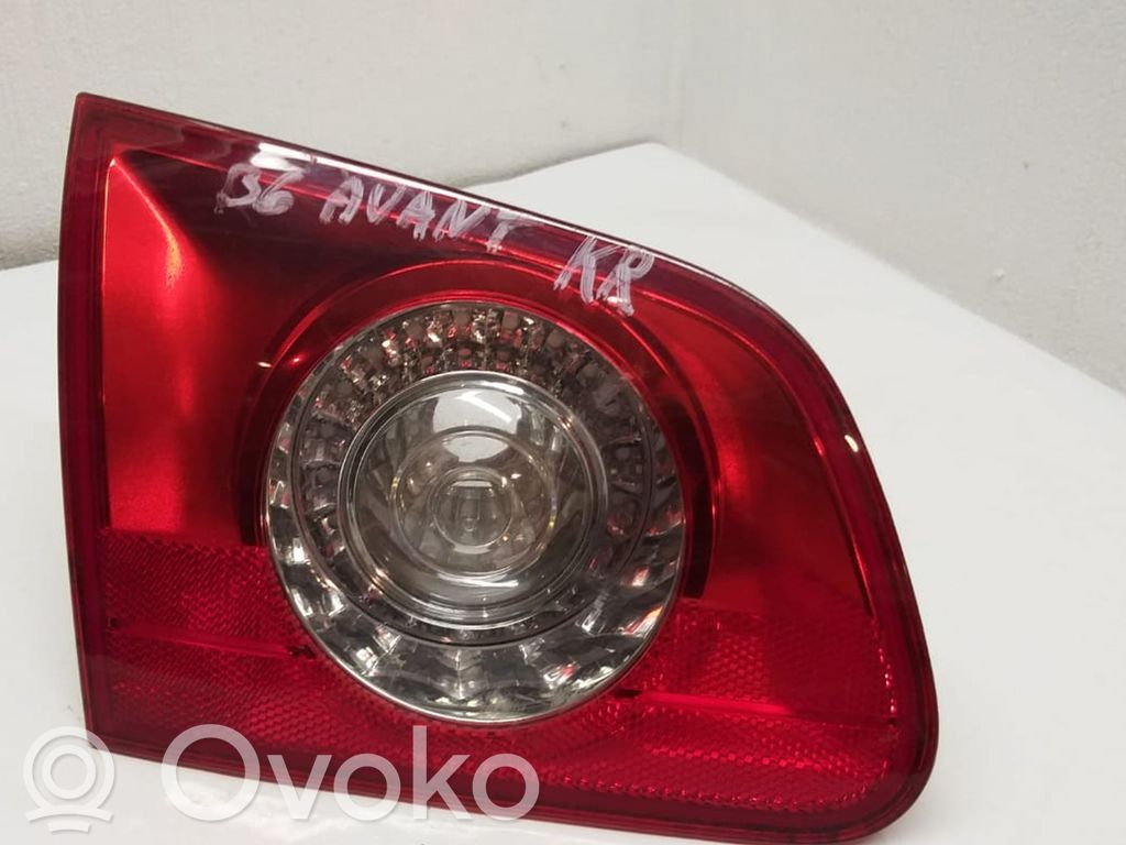 Volkswagen PASSAT B6 Lampy tylnej klapy bagażnika 