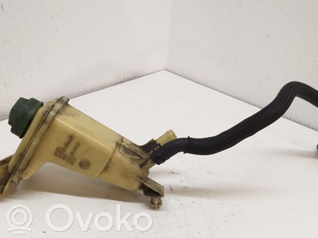 Volkswagen PASSAT B5 Ohjaustehostimen nestesäiliö 
