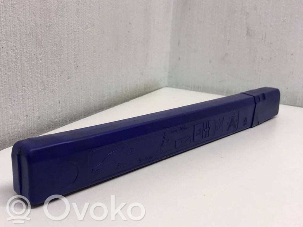 Audi A4 S4 B7 8E 8H Varoituskolmio 