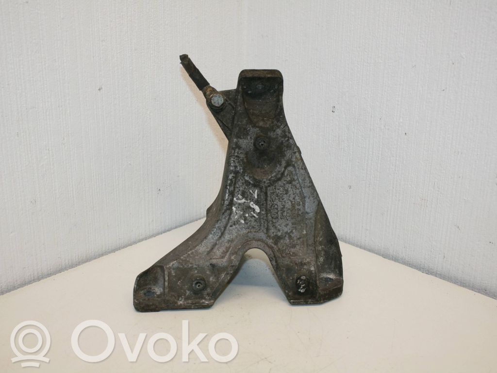 Audi A4 S4 B6 8E 8H Engine mounting bracket 