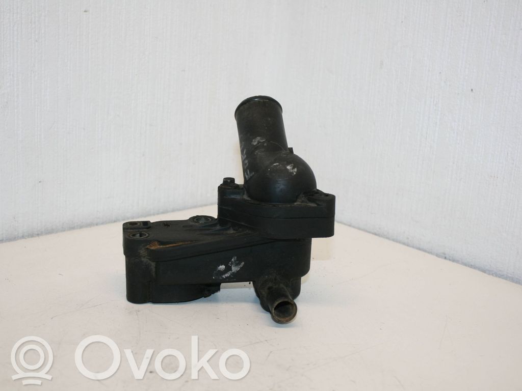 Ford Focus Carcasa del termostato 