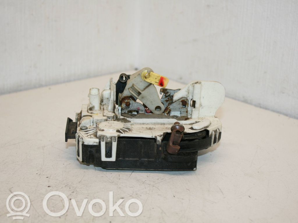 Dodge Caliber Etuoven lukko 