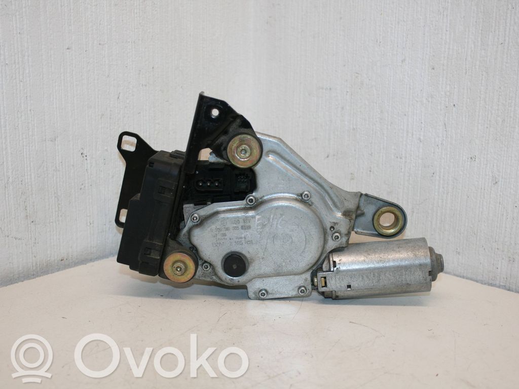 BMW 3 E46 Galinio stiklo valytuvo varikliukas 