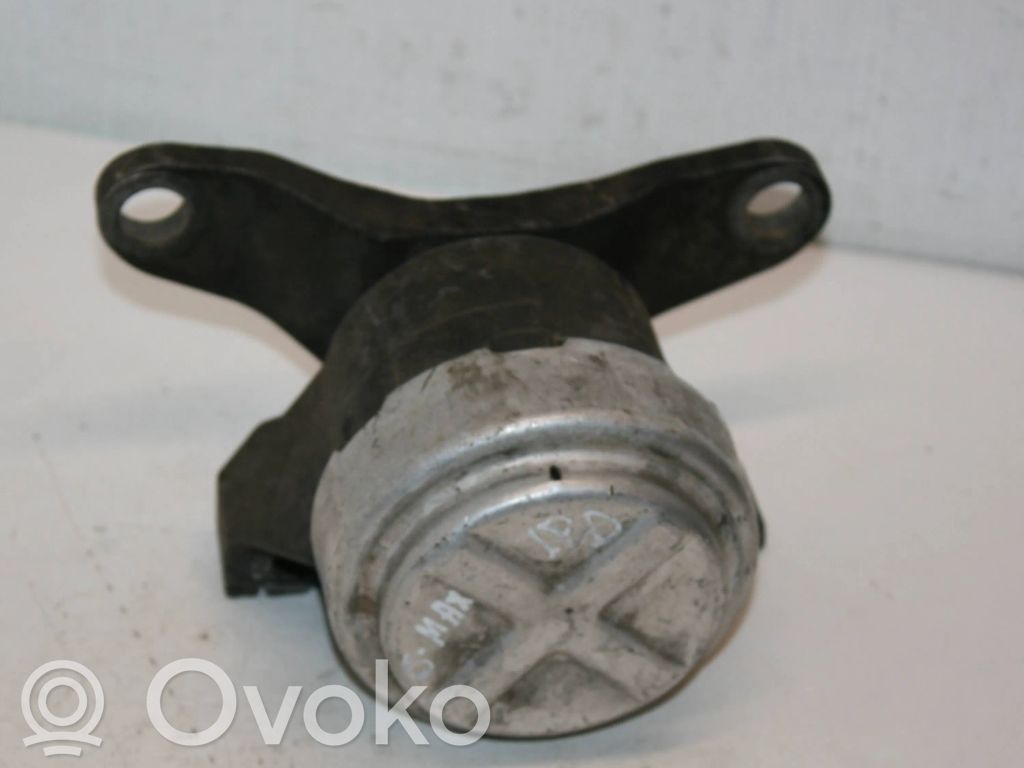 Engine mount bracket   HL8021M05,901113083