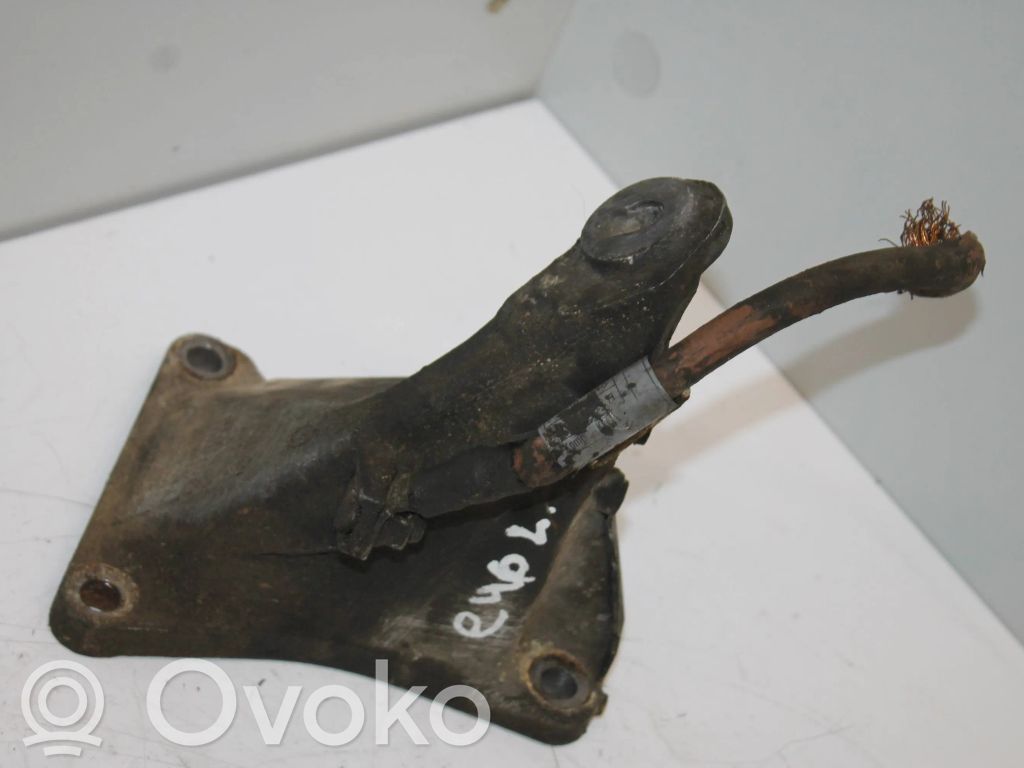 Engine mounting bracket   6753296,022211,28382