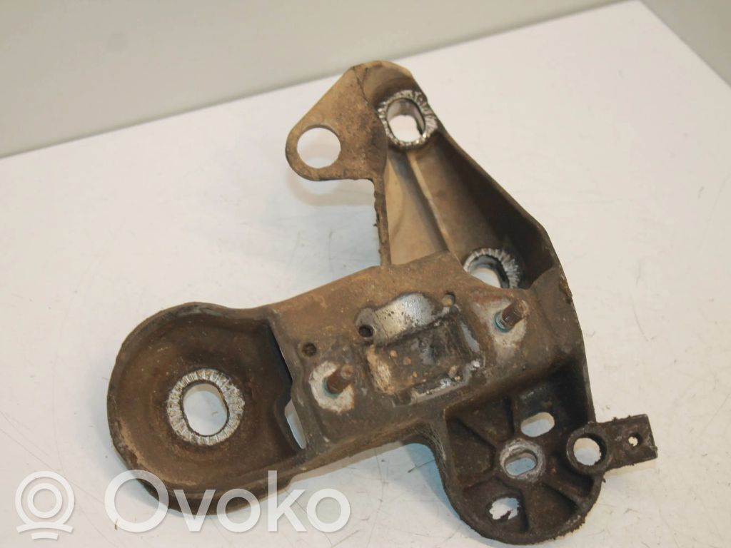 Audi A6 Allroad C5 Engine mounting bracket 