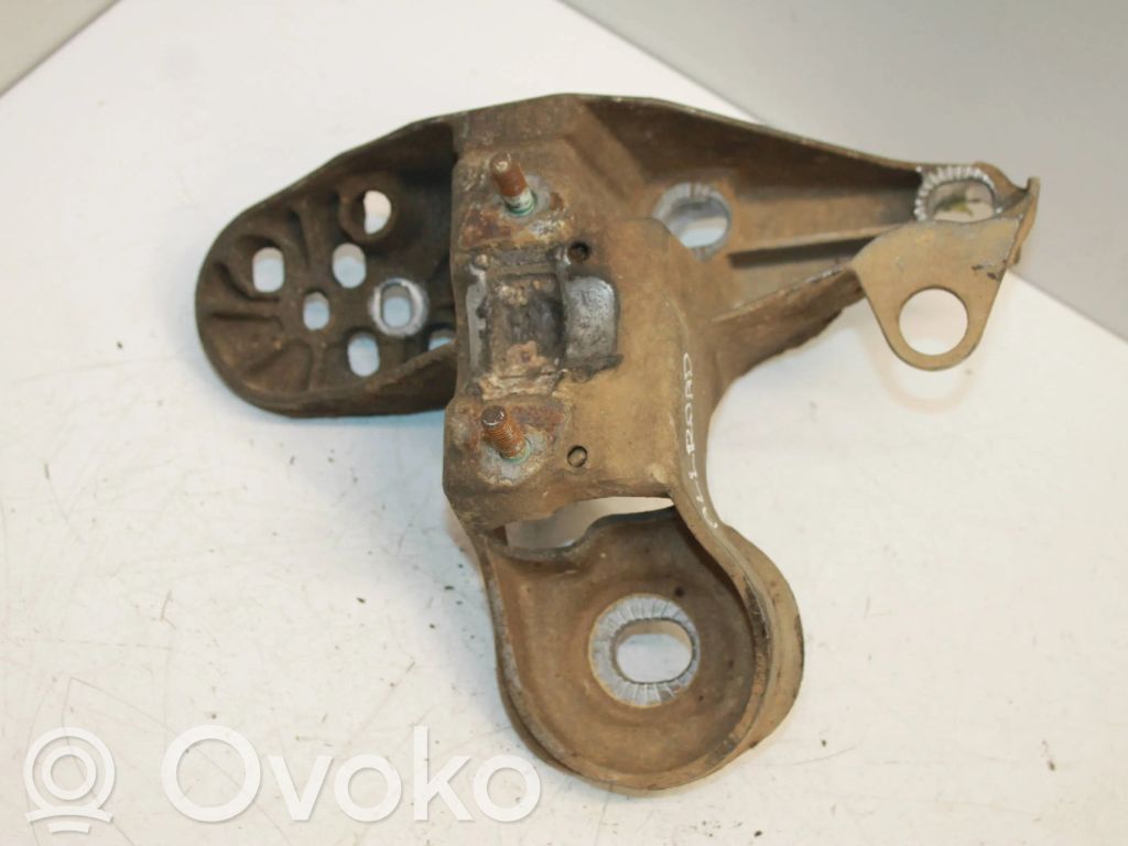 Audi A6 Allroad C5 Engine mounting bracket 