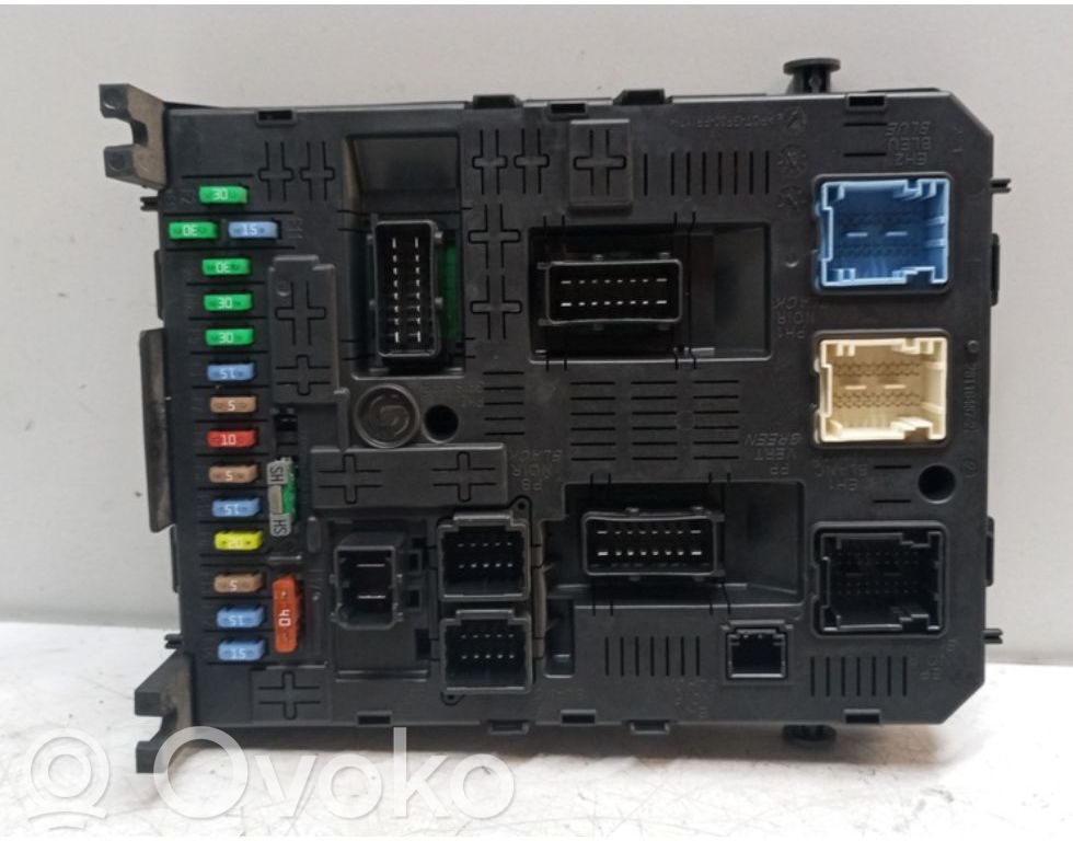 Peugeot 308 Fuse module 