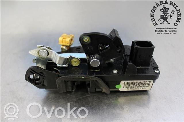 Cadillac SRX Zamek drzwi przednich 
