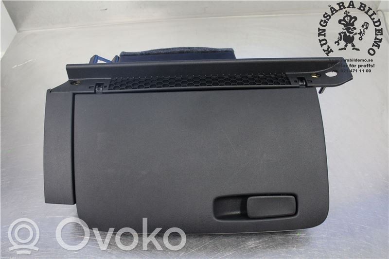 Audi A1 Daiktadėžės (bordačioko) komplektas 