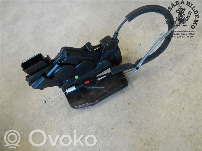 Mazda 3 III Priekšpusē slēdzene 
