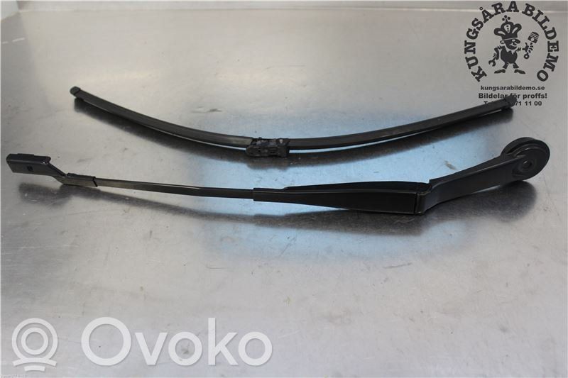 Ford Focus Front wiper blade arm 