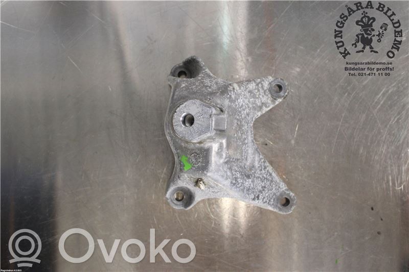 Engine mounting bracket   8W0199307Q,8W0199307L